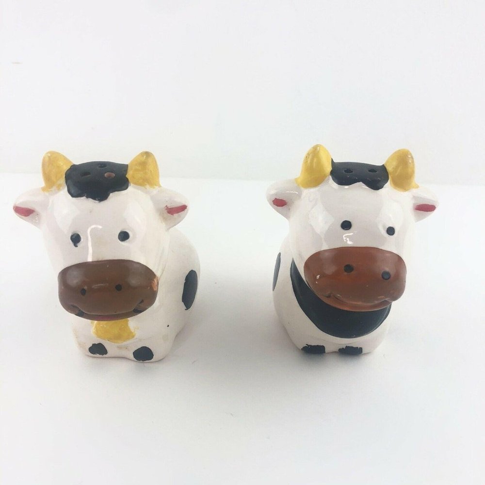 Vtg Handpainted Cow Salt & Pepper Shaker White & B